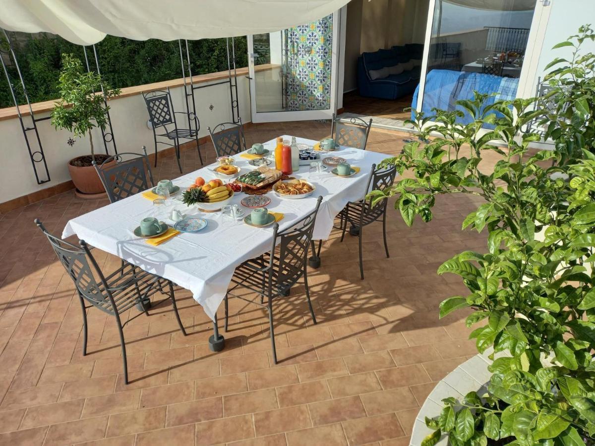 Le Petit Palais - Naples Bed and Breakfast Buitenkant foto